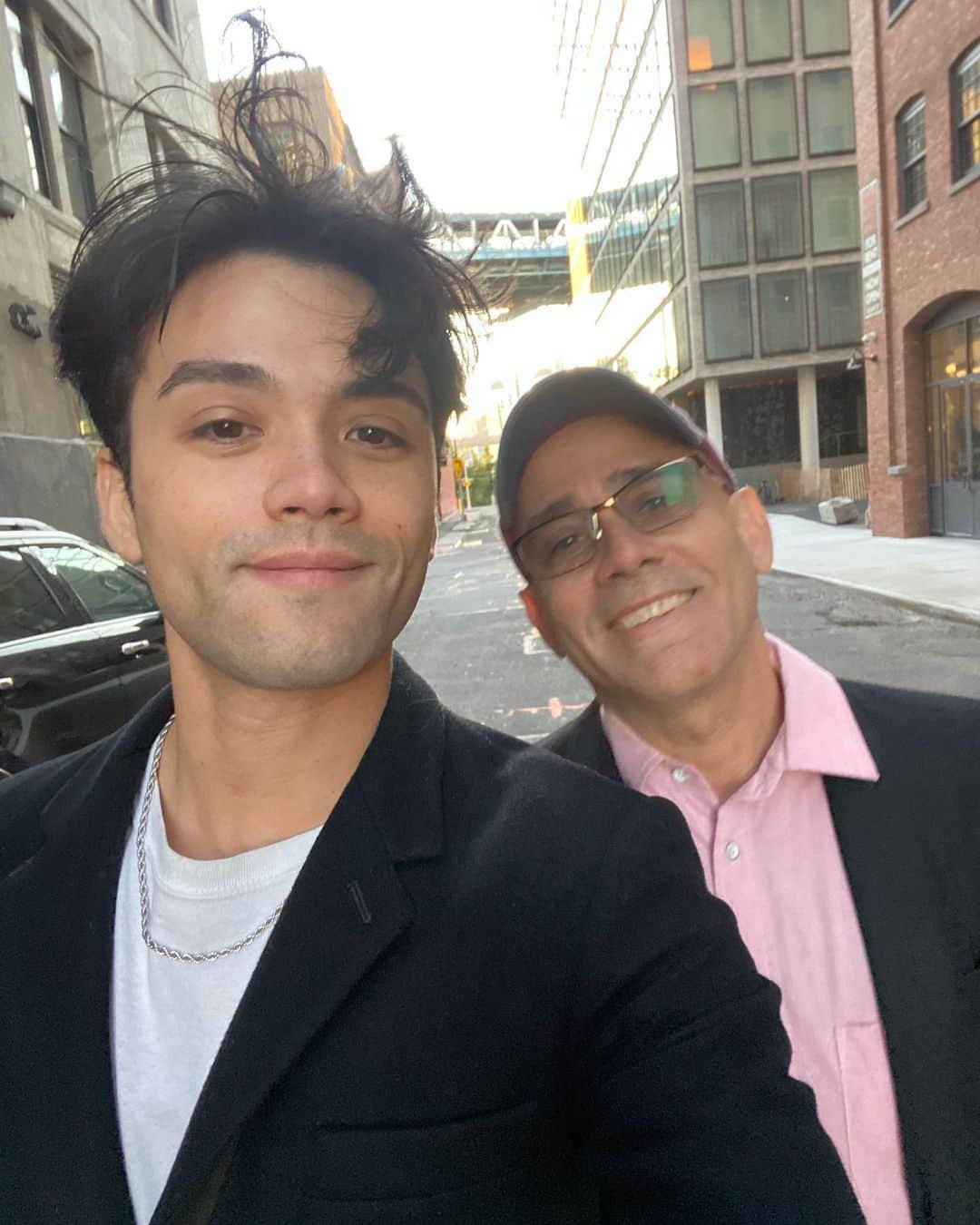 ジュリアン・ヤオ・ジョイエロのインスタグラム：「🥰🥰 poppa」