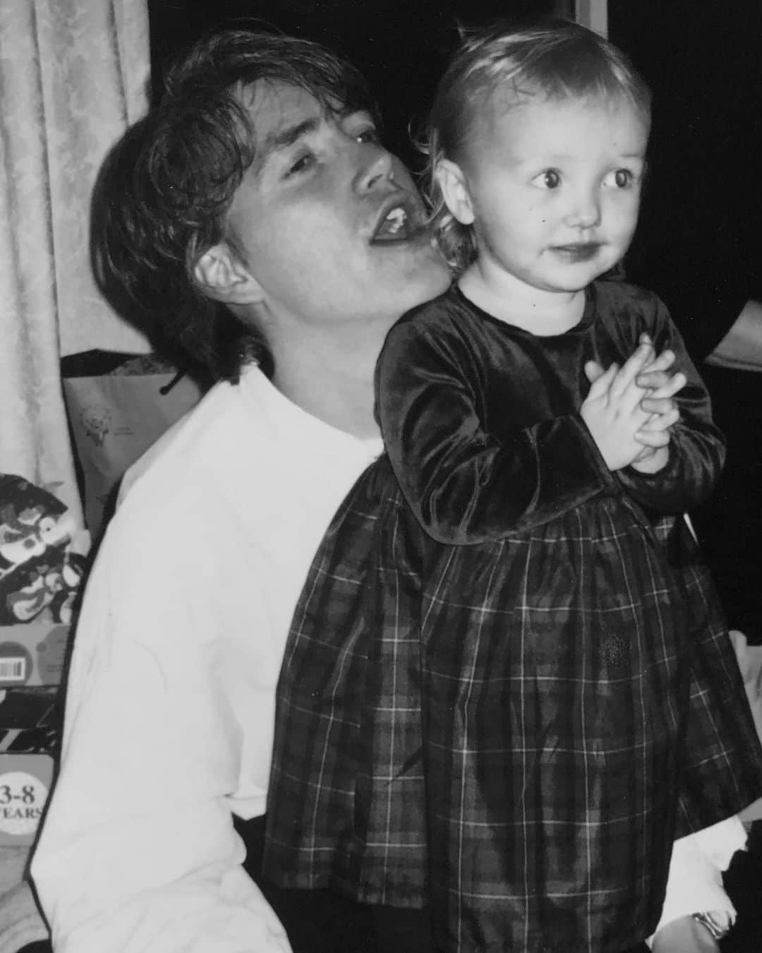 ペイトン・リストのインスタグラム：「thanks for being my go to whenever I am lost and for sharing your love of wine pasta coffee and making me laugh endlessly.  love you papa ♥️ (also I tagged you even though you want to live “off the grid”)」