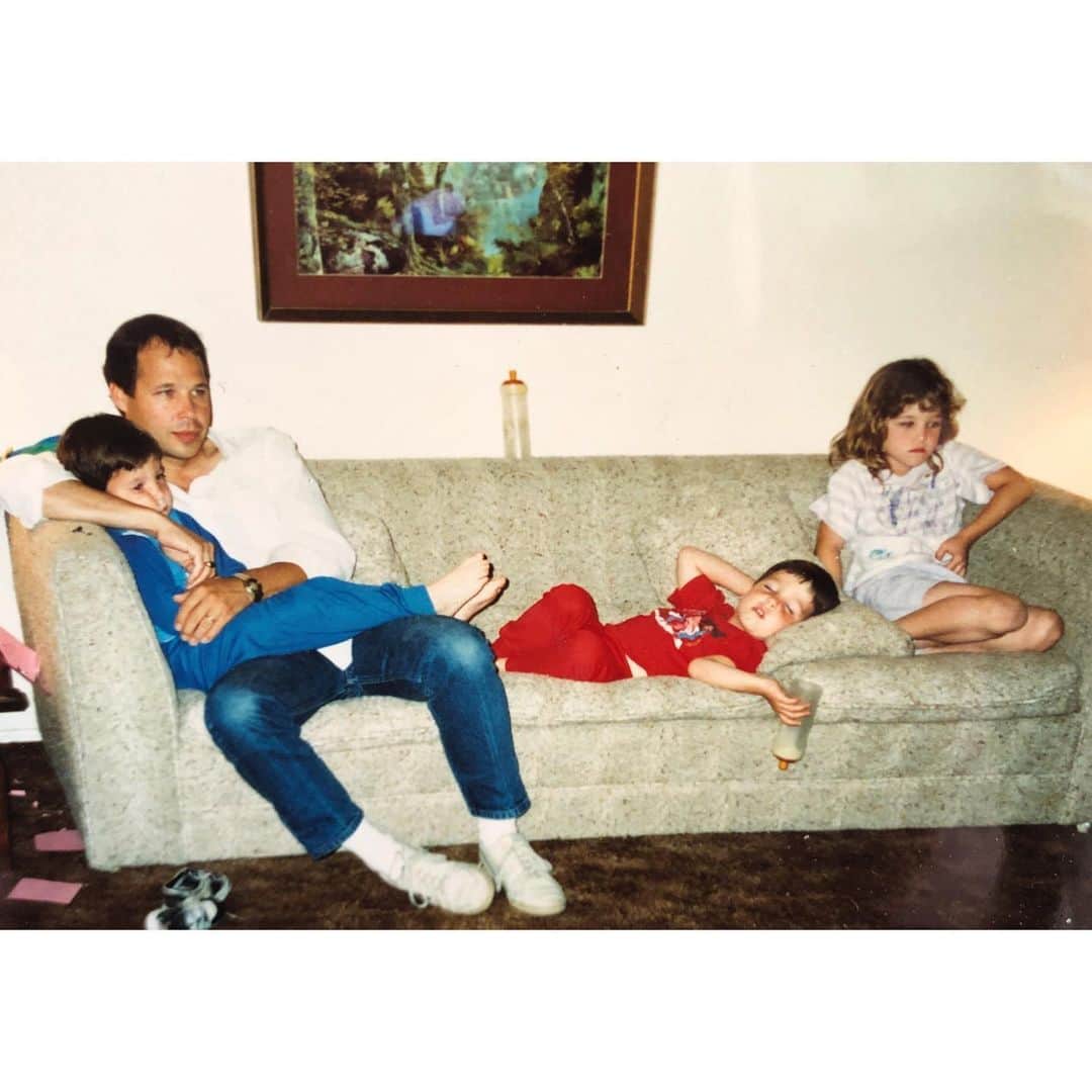 エリカ・クリステンセンのインスタグラム：「Thanks for everything, Dad. Love you and love this pic of us all just kickin it.  ca. ‘89.」