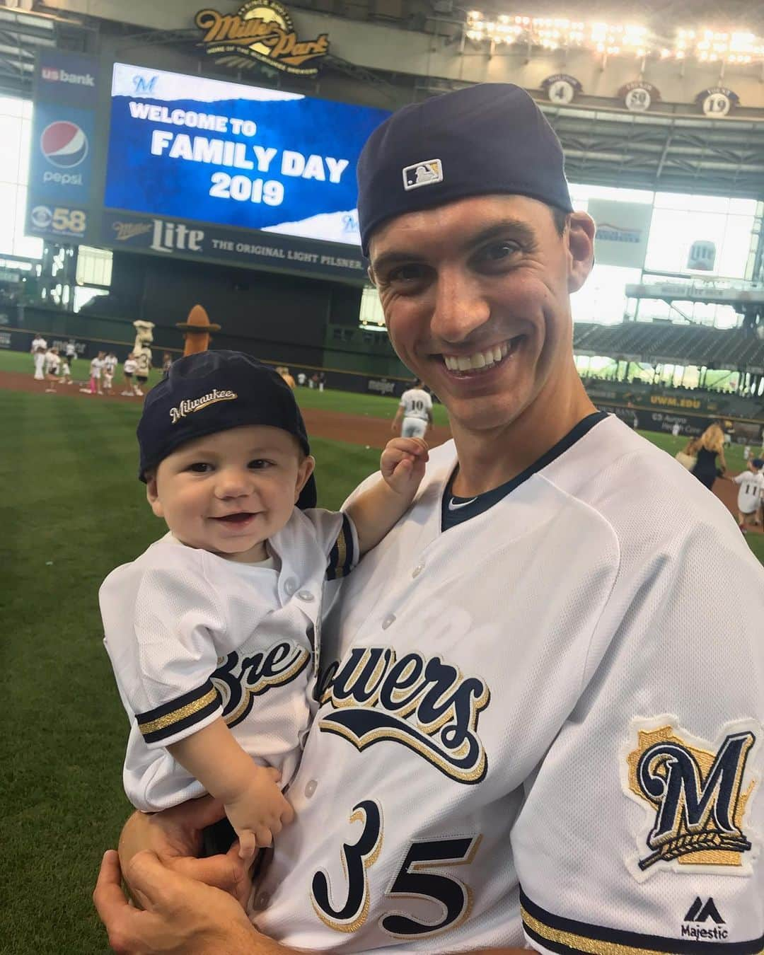 ミルウォーキー・ブルワーズさんのインスタグラム写真 - (ミルウォーキー・ブルワーズInstagram)「Happy Father’s Day to all the dads in Brewers nation.」6月22日 4時50分 - brewers