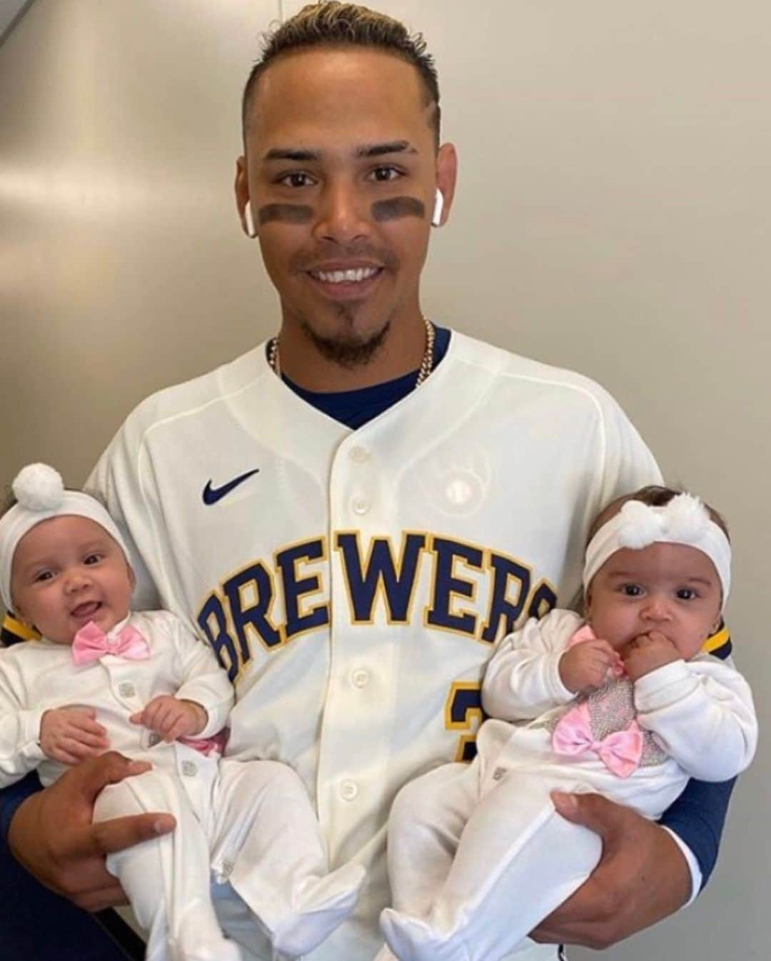 ミルウォーキー・ブルワーズさんのインスタグラム写真 - (ミルウォーキー・ブルワーズInstagram)「Happy Father’s Day to all the dads in Brewers nation.」6月22日 4時50分 - brewers