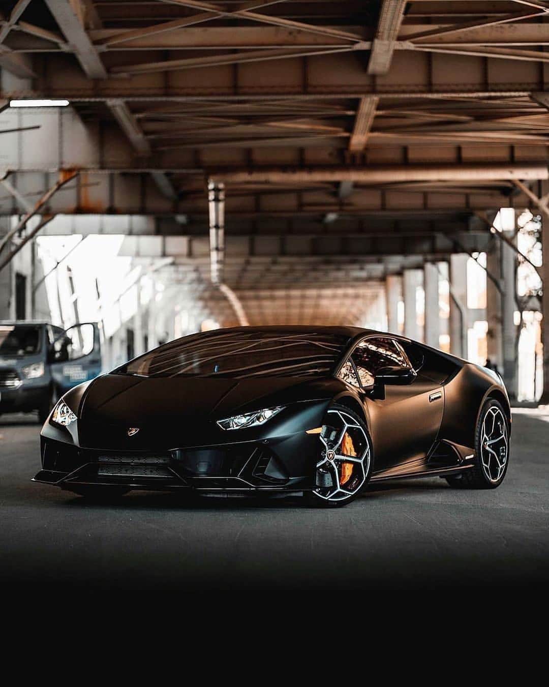 CarsWithoutLimitsさんのインスタグラム写真 - (CarsWithoutLimitsInstagram)「Stealthy #Huracan  Owner @fer703  Photo @kev_ssj  #carswithoutlimits」6月22日 4時51分 - carswithoutlimits