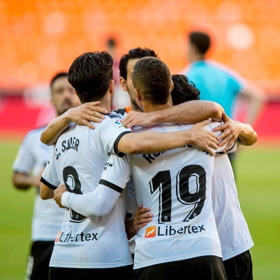 ダニエル・パレホのインスタグラム：「Victoria de EQUIPO. Todos juntos, trabajando, luchando... Hasta el final. 💪🏻⚽️」