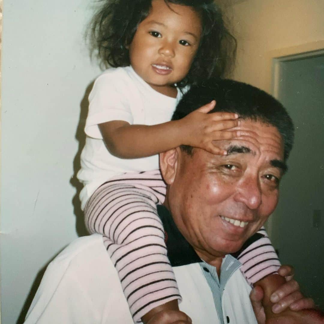 のインスタグラム：「My dad is a survivor as a kid from WWII and Hiroshima atomic bomb. He taught us to honor the individuality ,the Samurai spirit and be funny.😉 Happy Father's Day to all the fathers here and in heaven✨ まだまだ元気でいてほしい💙」