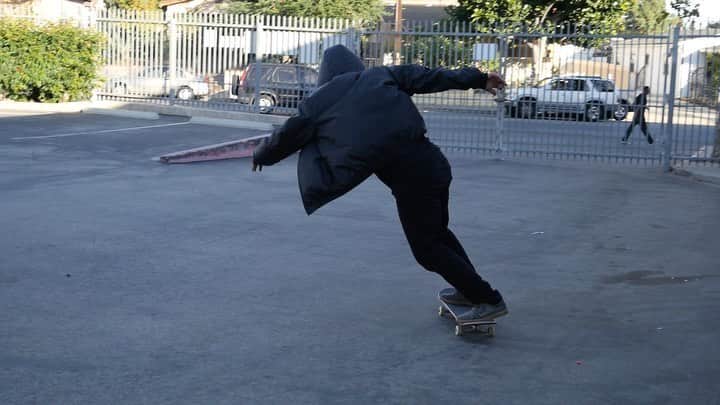 ケビン・ホーフラーのインスタグラム：「Happy Go Skateboarding Day ❤️ #SkateboardingIsFun #DiamonDAD #tb」