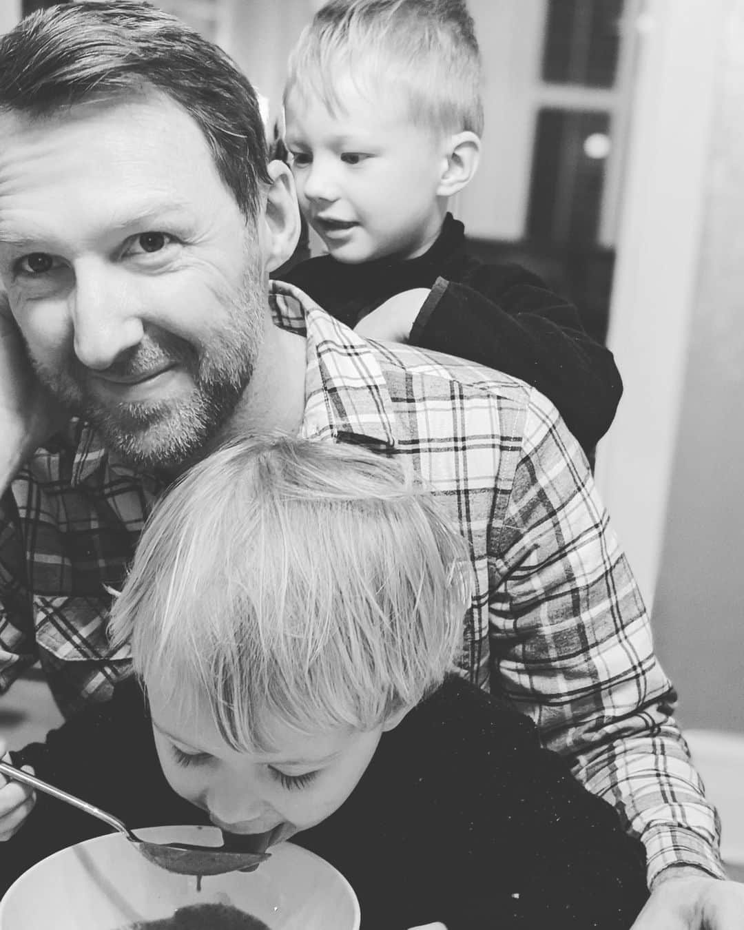 のインスタグラム：「HAPPY DADS DAY WE LOVE YOU SOOOOOOOOOOOOOO MUCH ❤️」