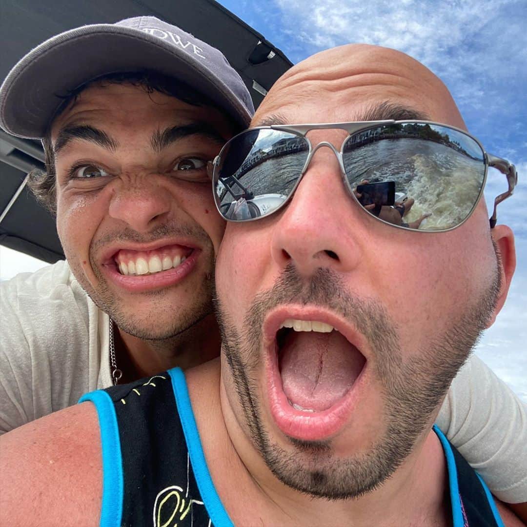 ノア・センティネオのインスタグラム：「Spent Father’s Day with the fam (this the fam)」