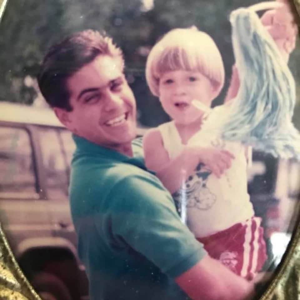 エンリケ・J・ヘルナンデスさんのインスタグラム写真 - (エンリケ・J・ヘルナンデスInstagram)「Feliz día de los padres!!! Sencillo, te lo debo tó’! Te amo papi!! #HappyFathersDay」6月22日 5時53分 - kikehndez