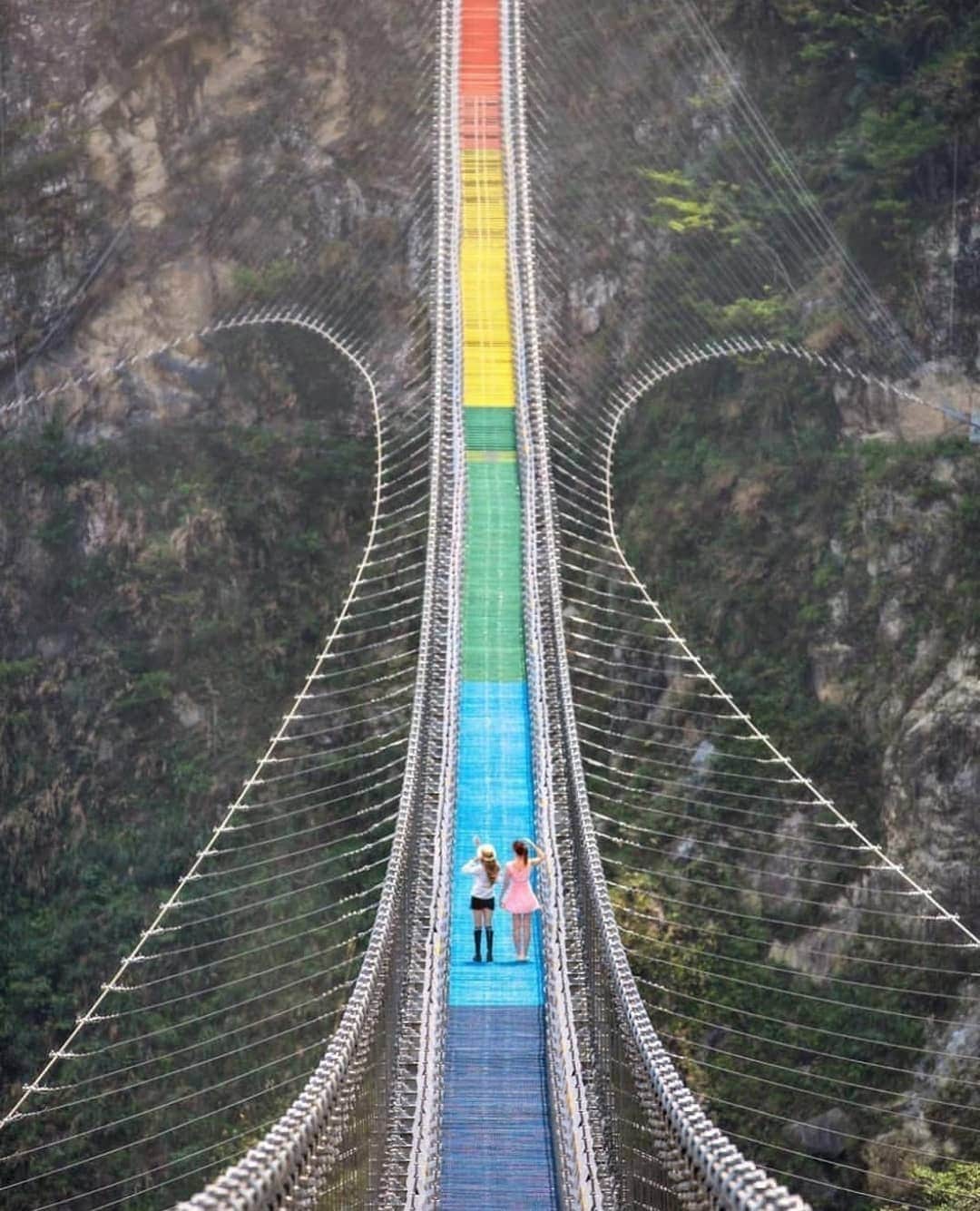 Instagramersさんのインスタグラム写真 - (InstagramersInstagram)「Rainbow Bridge by @pierrehuang and @igerstaiwan 🌈😍📸🙌 #igersTaiwan #nantou #igers」6月22日 6時09分 - igers