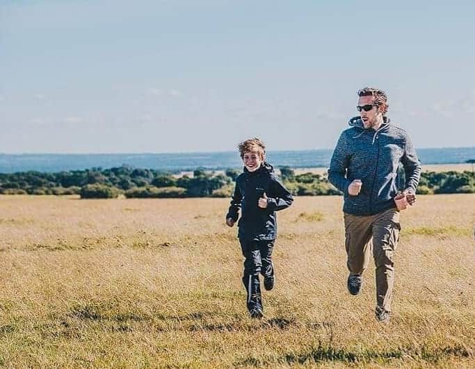 ジェイコブ・トレンブレイのインスタグラム：「Thanks for always having my back, for teaching me what it really means to be a good man, and for doing it all while being cool AF. #HappyFathersDay」