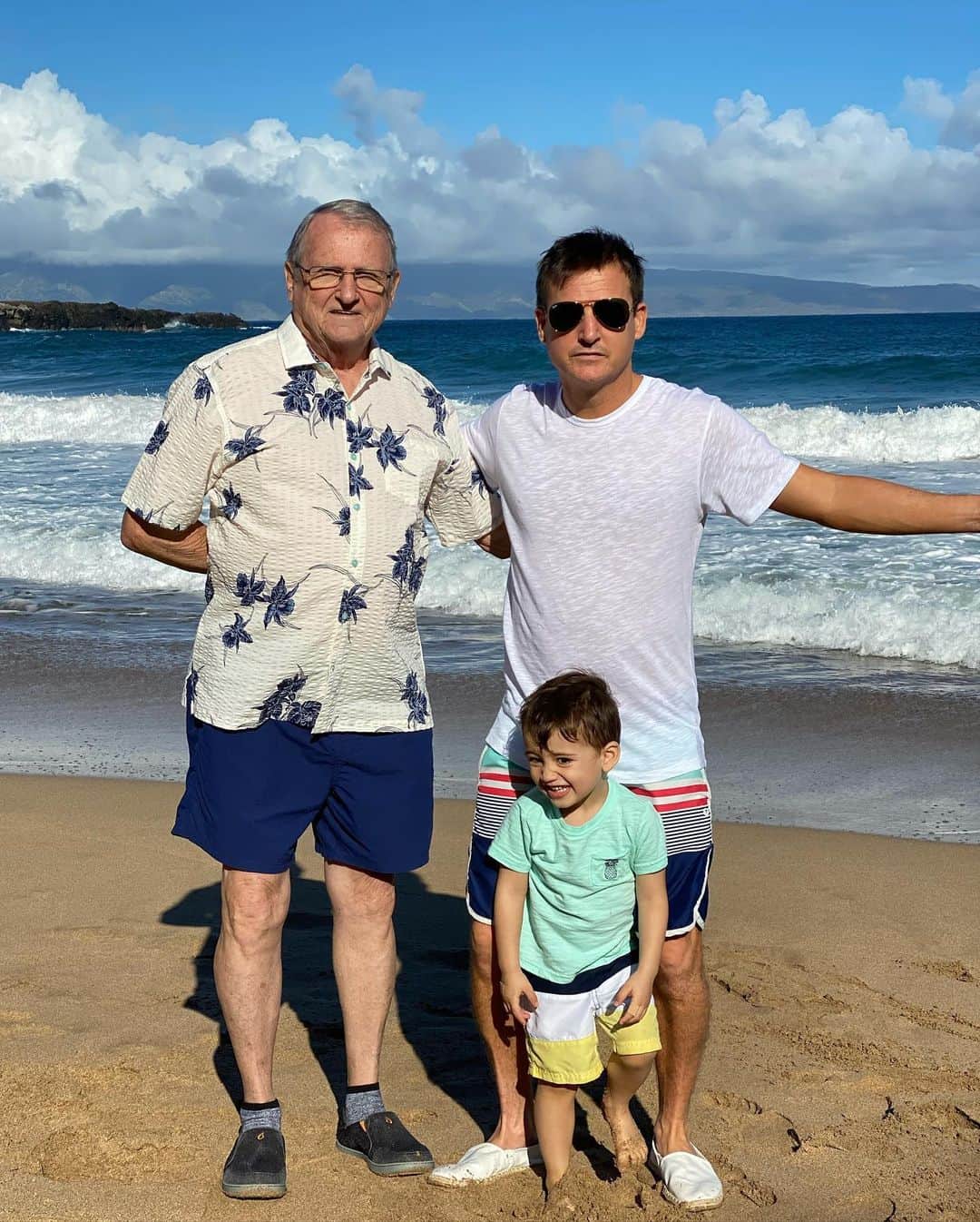 ロブ・ディアデックのインスタグラム：「Happy Fathers Day to the man that blessed me with unwavering and absolute optimism to pass on to my son the very same way. @genedyrdek1940 🙏🏼🏆🧬🧬」