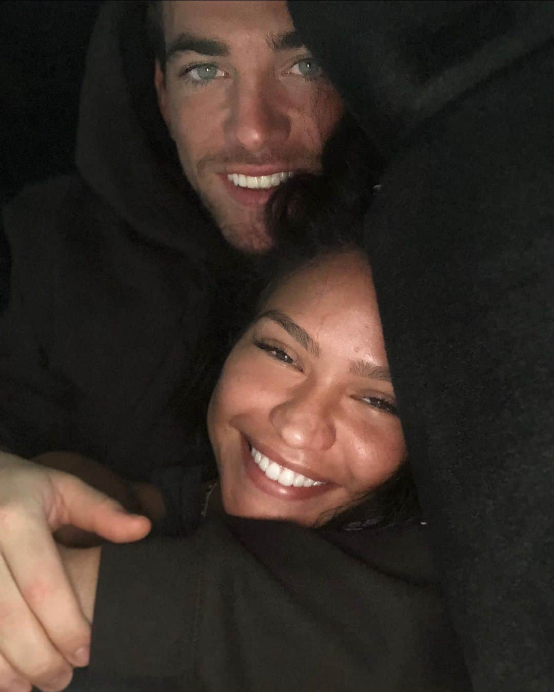 cassieのインスタグラム：「Happy First Father’s Day to my best friend, my love, my husband. It’s been the greatest joy and experience to be able to see you become the absolute best Daddy to Frankie. You are so caring, loving and kind and I couldn’t have even dreamed of having a partner as amazing as you. Frankie and I are so lucky to have you!! Thank you for loving us and protecting us the way that you do. We love you sooooo very much and we celebrate you everyday! ♥️ @alexfine44」