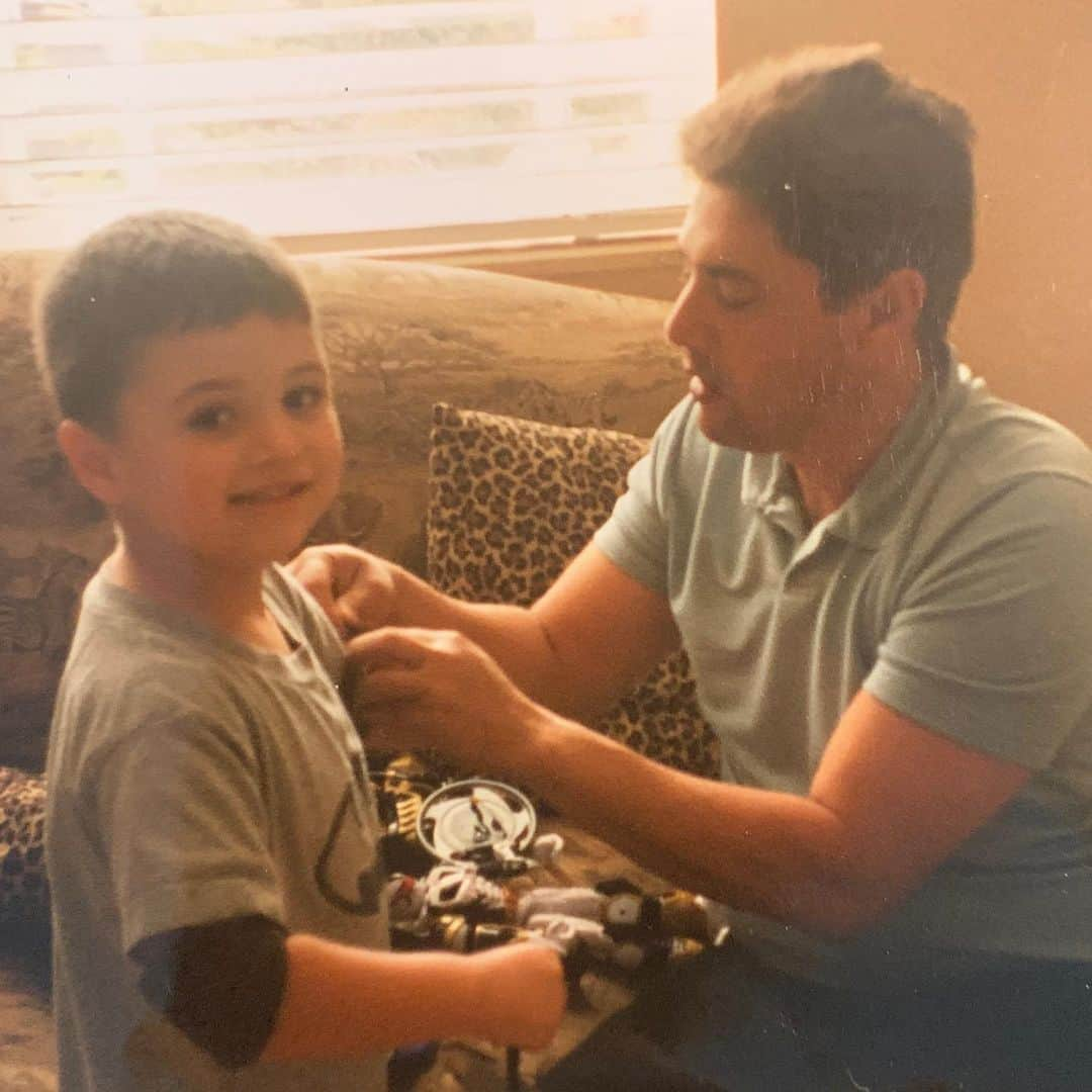 アナベル・アコスタさんのインスタグラム写真 - (アナベル・アコスタInstagram)「My little brother and I love u. Happy Father’s Day to my dad, my grandpa in heaven, & ALL the fathers. Even when the world feels like it’s ending, love remains. It’s the only thing that truly matters ❤️」6月22日 6時45分 - anabelleacosta1