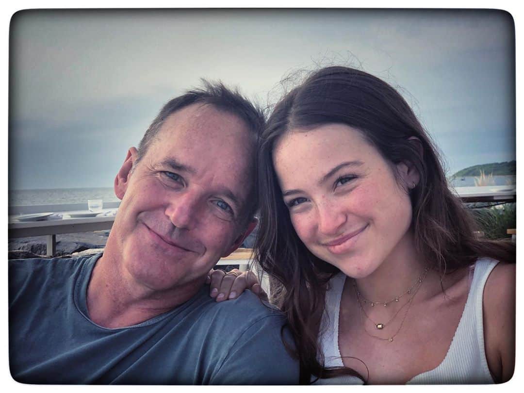 ジェニファー・グレイのインスタグラム：「happy father’s day @clarkgregg❤️i love you and am beyond grateful you showed up just in the nick o’ time to make my dream come true. for continuing to show up as a devoted, loving dad and partner to raise this amazing human with. couldn’t have done it without you. #fathersday」
