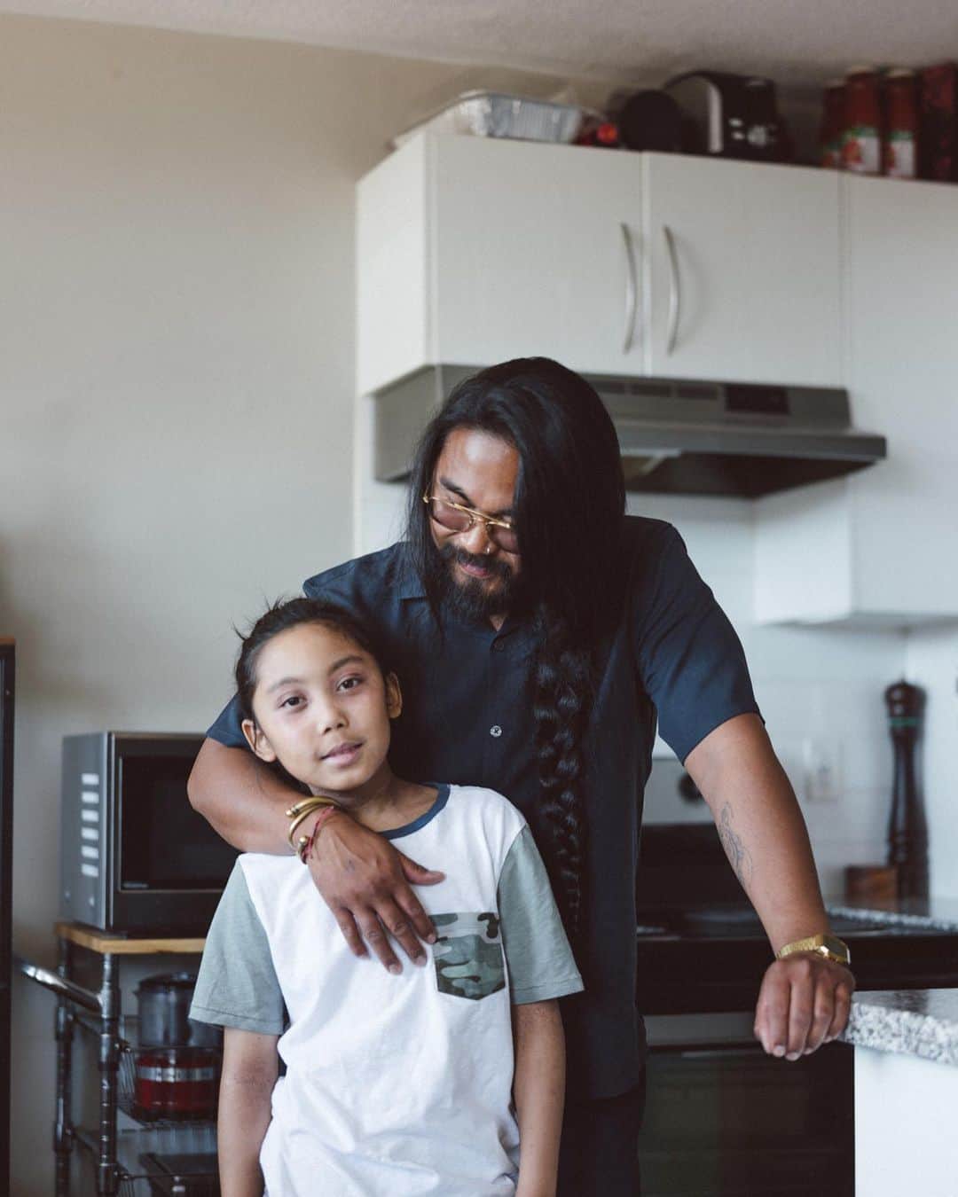 Club Monacoのインスタグラム：「Wesley Altuna , founder of @bawang.to , talks to us about mentorship and how it's shaped the man he is today. ⠀⠀⠀⠀⠀⠀⠀⠀⠀ "I have 2 mentors, my brother Edmar and my grandpa, Cresente. Edmar is my older brother. He's taught me so much at such a young age. He taught me how to be independent, how to be open and present. He's like a father figure to me. ⠀⠀⠀⠀⠀⠀⠀⠀⠀ My grandpa, Cresente is from my mother's side. He taught me how to move with intention - to lean in to what you love and never lose sight of your value."」