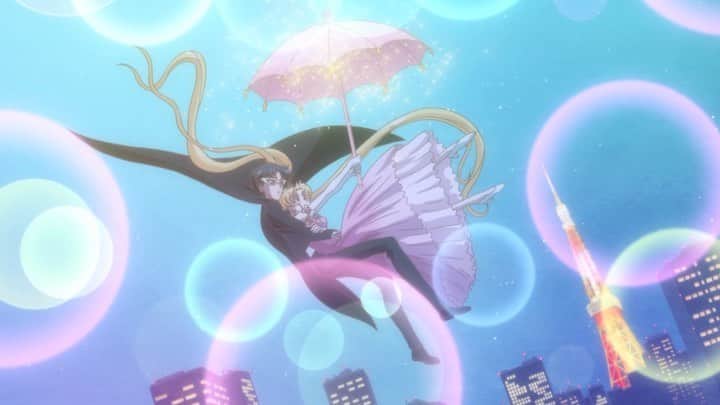 のインスタグラム：「✨🌙 Original anime vs Sailor Moon Crystal umbrella scene! 🌙✨ #sailormoon #セーラームーン」