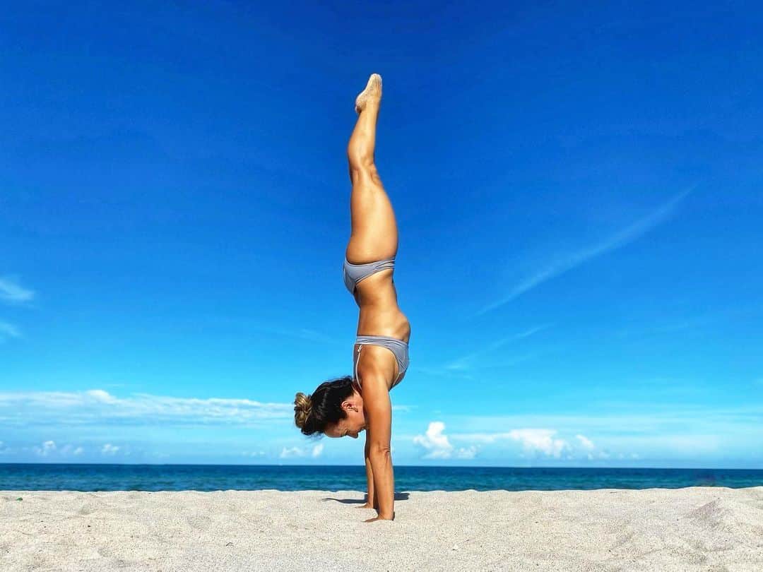 キノ・マクレガ―さんのインスタグラム写真 - (キノ・マクレガ―Instagram)「It took me five years before I balanced in a handstand. That’s five years of failure where I tried with all my heart and soul only to come toppling down. I wanted to quit more times than I can remember. There so many moments that I thought my body with it’s thick thighs and short arms would never make it up. I blamed my past and wished I had been a dancer or gymnast. But there I was, staring down what felt like the impossible hurdle of a handstand and I built the strength. _ But... it was never about the handstand for for me. It was always about the journey. There was a major life lesson I’m not giving up on myself. I learned what it means to put in the work and stay the course, through the ups and downs, through the good days and the bad. I learned what it means to have faith. It’s not enough to say “I believe”. You need to meet that faith with your hard work. In fact the sheer act of perseverance is a demonstration of faith. If you don’t believe in yourself, you’ll quit before you really try. But if you can find the strength to believe in yourself even amidst great failure, then you have leaned one of the lessons of handstand.  _ It’s easy to ride the crest of success, but so much harder to pick yourself back up from failure with grace. Fall 1000 times on your journey to handstand, get up 1000 times stronger.  _ I’ve got a brand new 30 day #journeytohandstand course launching on @omstarsofficial on July 1st. Are you ready to go on the journey of handstand with me? _ Happy Father’s Day. Miss you Dad. _ And Happy International Yoga Day! Everyone keep practicing 🙏 _ Next live classes below. And check out our new live schedule on @omstarsofficial  _ Tuesday at 1 pm EST Energizing Yoga @omstarsofficial  _ Thursday at 1 pm EST Yin Yoga @omstarsofficial  _ Primary Series  Saturday June 27 at 9 am @miamilifecenter  _ Yoga Drills on Zoom July 1  _ Second Series Ashtanga Immersion  July 6-10 with me and Tim @miamilifecenter  _ 200 Hour Online Yoga Course  with me and Tim  starts July 26 @miamilifecenter  _ #handstand #yoga #yogi #miamibeach 💕」6月22日 7時06分 - kinoyoga