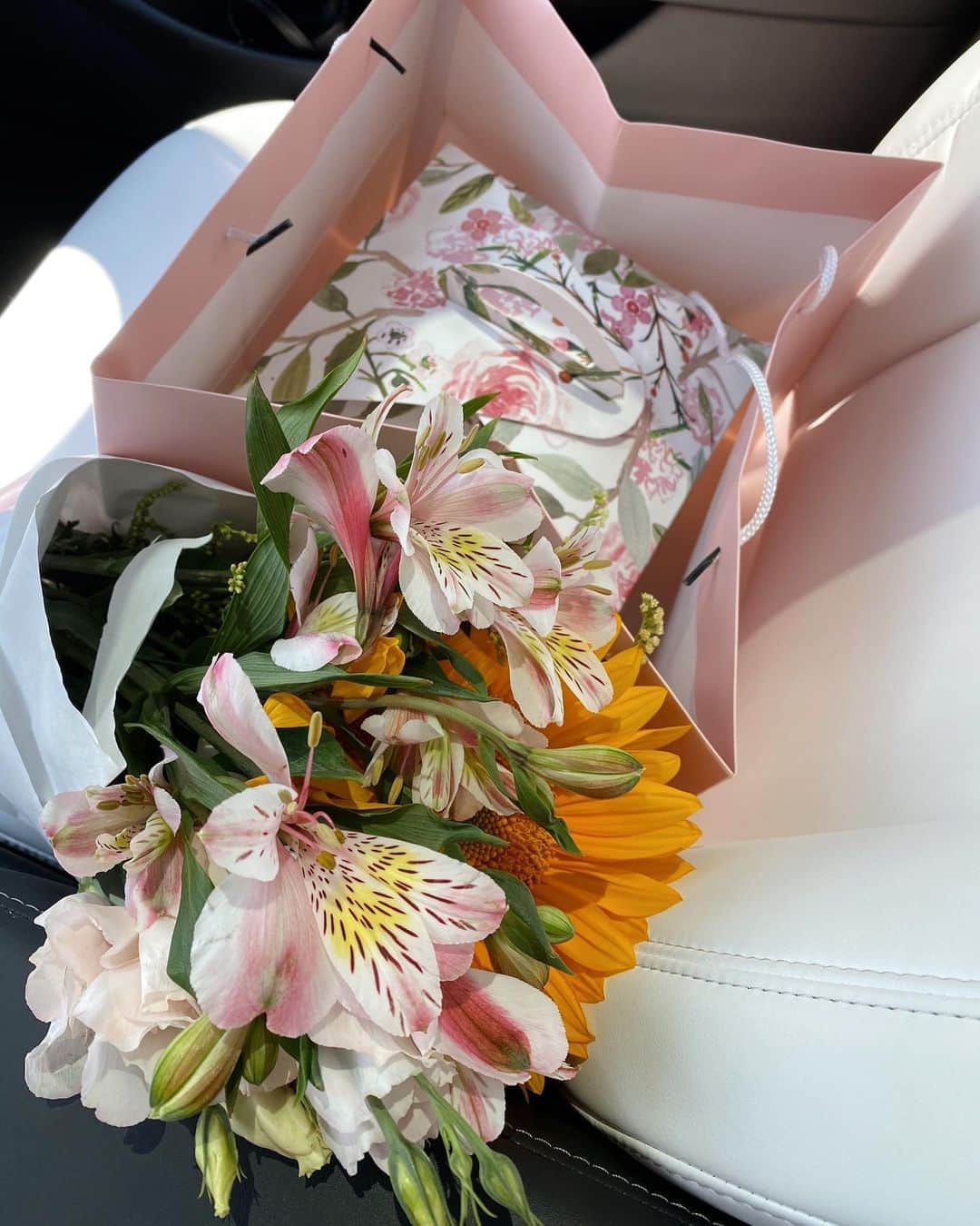 Lauren Elizabethさんのインスタグラム写真 - (Lauren ElizabethInstagram)「weekend of food & flowers 💐」6月22日 7時19分 - laurenelizabeth