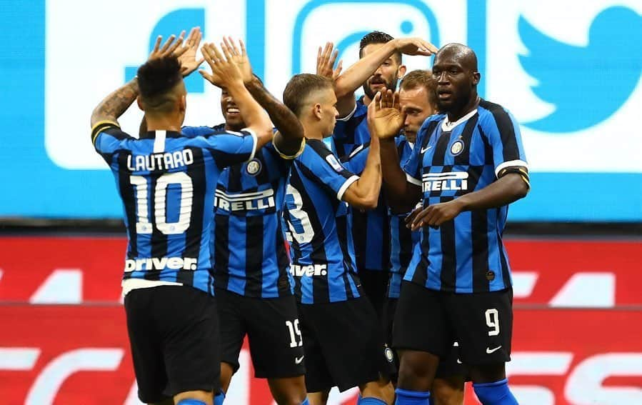 クワドォー・アサモアのインスタグラム：「Bravi ragazzi 💪🏿 Riprendiamo al meglio il nostro percorso in @seriea ! ⚫️🔵 @inter #InterSampdoria  Great guys 💪🏿 The best way to restart! ⚫️🔵 @seriea @inter #InterSampdoria」