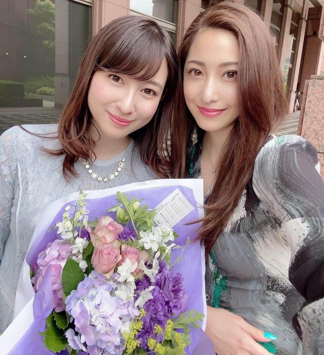 下田奈奈さんのインスタグラム写真 - (下田奈奈Instagram)「*﻿ みずきちゃんが4月の誕生日を﻿ お祝いしてくれました💐🎂💕﻿ ﻿ ﻿ 野菜を使ったランチコースがサッパリしてて﻿ とっても美味しかった〜🍅🥬🌽﻿ ﻿ ﻿ お花もプレートも嬉しすぎる🥺💐﻿ ﻿ ﻿ 久しぶりに近況報告し合えて﻿ 楽しかったなぁ〜〜🥳﻿ 元気そうで良かった〜〜🙌﻿ ﻿ ランチの後にお茶もして﻿ 4時間以上ずっと喋ってたなぁ🤣﻿ ﻿ ﻿ みずきちゃん本当にありがとう😭✨✨﻿ ﻿ ﻿ #女子会 #女子会ランチ #恵比寿ランチ #野菜フレンチ #誕生日サプライズ #誕生日プレート #バースデープレート #花束 #お花可愛い #ななばな」6月22日 7時42分 - shimodanana