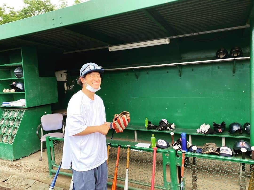 上地雄輔さんのインスタグラム写真 - (上地雄輔Instagram)「できる事、笑わせてグラウンド整備する事くらい。 #今週も #頑張ってね #横浜高校 #野球部 #全国の球児 #御父母の皆さん #高校野球関係者 #野球好きの人 #⚾️ #遊助#青炎 俺も頑張ります！！」6月22日 7時54分 - usk_kmj