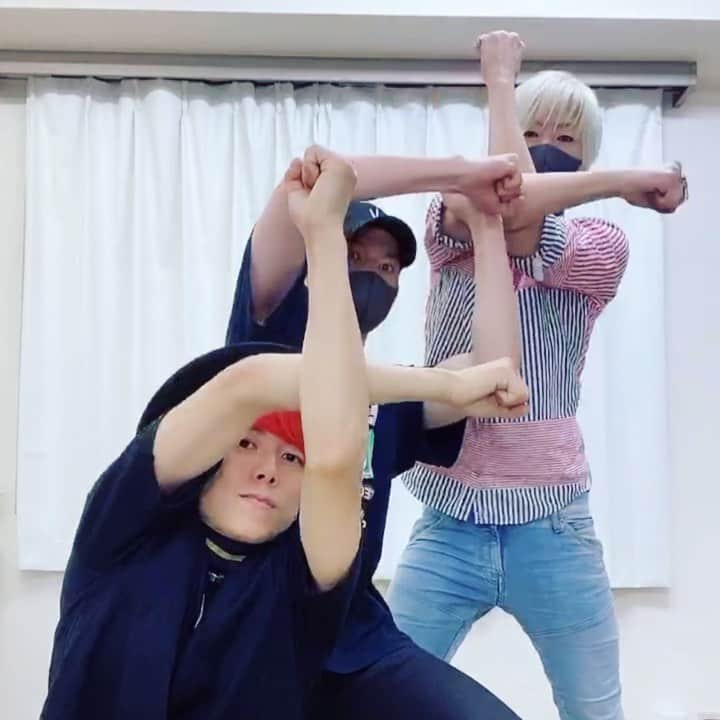 RYOGA -XTRAP-のインスタグラム：「システマティックなやつ🧞‍♂️﻿ by @xtrap.official ﻿ systematic something.﻿ 🕺🕺🕺﻿ @ryoga_xtrap ﻿ @zange_xtrap ﻿ @kenshin_xtrap ﻿ 🕺🕺🕺﻿ ・﻿ ・﻿ @tiktok  @tiktok_japan」