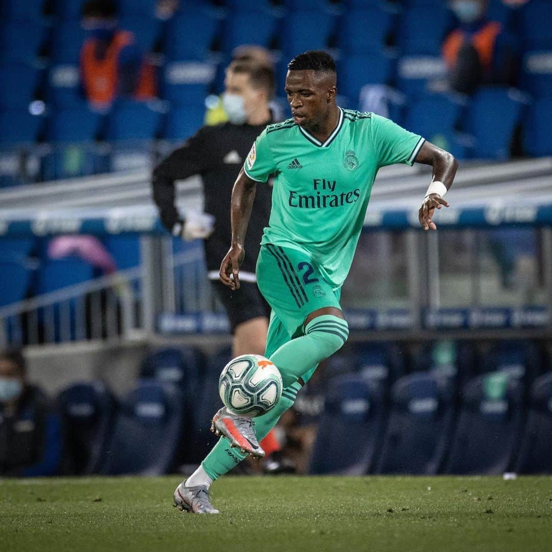 ヴィニシウス・ジュニオールさんのインスタグラム写真 - (ヴィニシウス・ジュニオールInstagram)「Vamos por @laliga !! ¡HALAMADRID! 🙌🏾⚽️」6月22日 8時10分 - vinijr