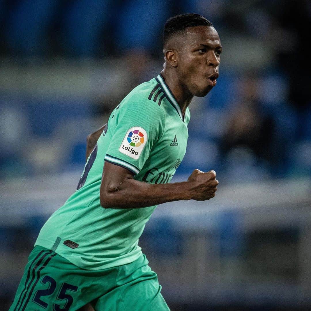 ヴィニシウス・ジュニオールのインスタグラム：「Vamos por @laliga !! ¡HALAMADRID! 🙌🏾⚽️」