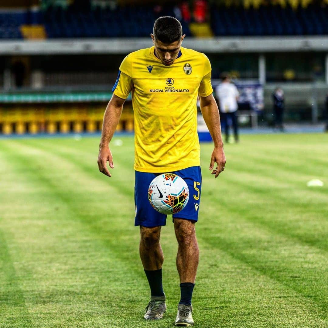 エラス・ヴェローナFCさんのインスタグラム写真 - (エラス・ヴェローナFCInstagram)「Allenamento a Peschiera, testa già al Bentegodi. Domani si torna qui ⚔️ #HVFC #VeronaNapoli #tuttAdunfiAto」6月22日 19時29分 - hellasveronafc