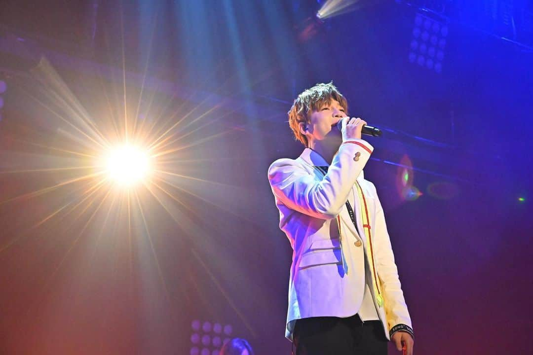 U-KISSさんのインスタグラム写真 - (U-KISSInstagram)「今年1月に開催したJUNの『JUN(from U-KISS) Live 2020 -22-』と 2月に除隊後初のライブを行ったSOOHYUNの『SooHyun Welcome Back Party 2020』を7月に先行上映会することが決まりました。 『JUN(from U-KISS) Live 2020 -22-』 日程：7月25日(土） 時間：12時スタート (90分) チケット料金：3,000円（税込） 配信サイト：mu-mo LIVE 『SooHyun Welcome Back Party 2020』 日程：7月25日(土） 時間：15時スタート(112分) チケット料金：3,000円（税込） 配信サイト：mu-mo LIVE 【生配信】SooHyun＆JUNのアフター生トーク 配信サイト：mu-mo LIVE 時間：18時スタート ※2作品の上映会は異なる時間帯に配信いたします。 ※どちらの作品ご購入いただいてもアフター生トーク 視聴可能となります。 ※アフター生トークは2作品配信後に実施する予定です。 ※見逃し配信はございません。（アーカイブもございません） ※上映10分前にはmu-mo LIVEへ接続お願いいたします。  詳細につきましてはオフィシャルサイトにて更新いたしますので ぜひチェックして下さい。 お楽しみに!!! #ukiss #ukisssoohyun #スヒョン #welcomebackparty2020」6月22日 18時07分 - ukiss_japanofficial