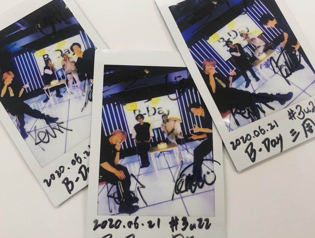 BuZZ【公式】さんのインスタグラム写真 - (BuZZ【公式】Instagram)「2020.6.21 BuZZ 3rd ANNIVERSARY !!﻿ B-Day生配信ありがとうございました！﻿ メンバー＆スタッフ一同楽しませていただきました。﻿ 6/28までアーカイブを公開しておりますので視聴出来なかった方もぜひご覧ください（BuZZ公式YouTube Ch.にて）﻿ プレゼント応募方法はTwitterにて✔︎﻿ ﻿ 昨日久しぶりに4人揃ったステージを観ながら﻿ 今ある楽曲も新しい楽曲ももっと沢山の方に届けたいとあらためて思いました 音楽を軸に、BuZZならではの楽しいアレコレを発信するべく鋭意動いて参りますので﻿ 4年目のBuZZもどうぞよろしくお願いいたします！﻿ #3u22 #Bday0621」6月22日 18時11分 - buzzjp