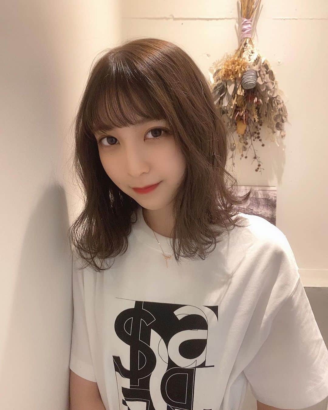 松岡菜摘のインスタグラム：「. . 髪がかわいいと 気分も明るくなる☺︎うれしい  #haircolor #hairstyle」