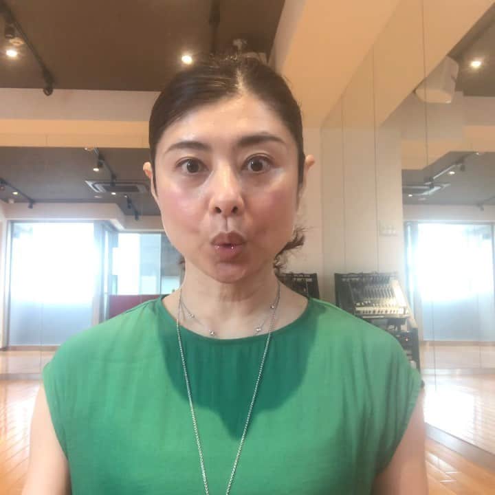 間々田佳子のインスタグラム：「なかなか明るい場所で動画が 撮れない…  いい感じ…と思えば… 人が見ていたり…笑笑  #間々田佳子 #コアフェイス」