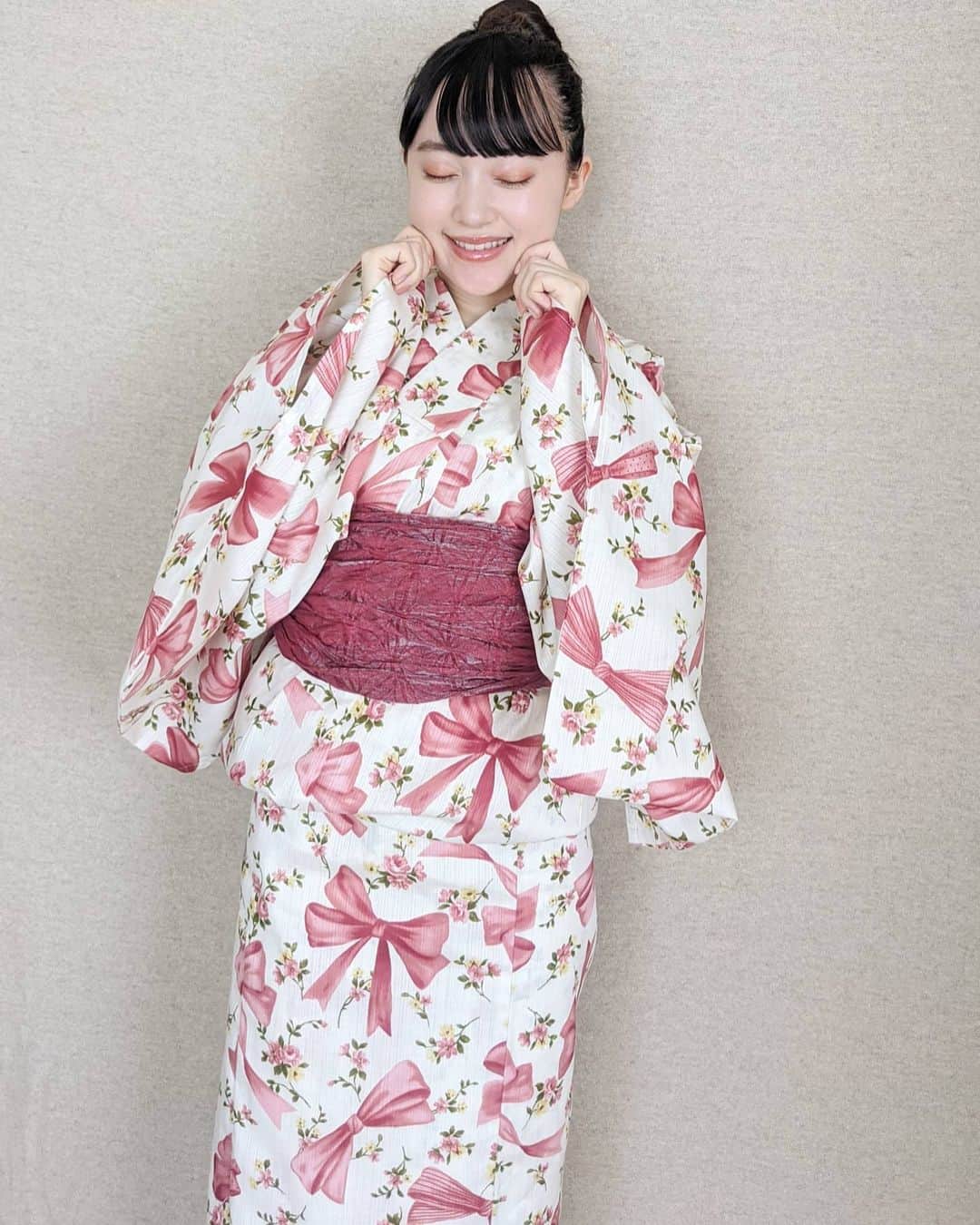 のインスタグラム：「浴衣データ💝 #maisondefleur #おうちdeメゾンドフルール . . . マイブランド『fiocco』お洋服販売中♡ プロフィールのURLからぜひ見てね🎀 #fiocco  #フィオッコ  #ファッションブランド . . . #相川結 #女優 #モデル #フリーランス #フリーモデル #サロンモデル #サロモ #美容 #メイク #ファッション #撮影 #低身長 #セルフポートレート #自撮り #セルフィー #浴衣」