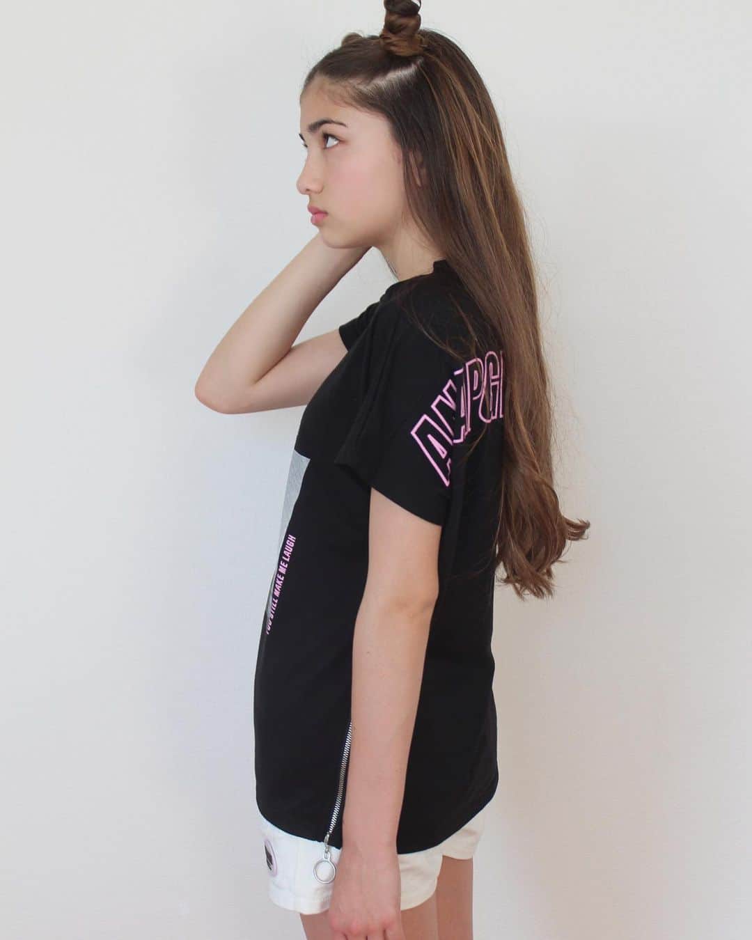 りりあさんのインスタグラム写真 - (りりあInstagram)「ANAPGIRL両サイドリングジップ転写トップス  ロゴが入ったバックもかわいい❤︎ #転写トップス #printdesign #tshirt #anapgirl #アナップガール #casualstyle #teenmodel @anapgirl_official」6月22日 19時04分 - lilliakarina