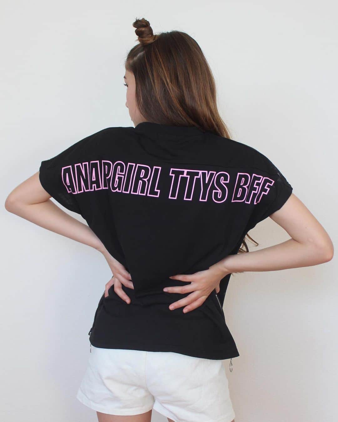 りりあさんのインスタグラム写真 - (りりあInstagram)「ANAPGIRL両サイドリングジップ転写トップス  ロゴが入ったバックもかわいい❤︎ #転写トップス #printdesign #tshirt #anapgirl #アナップガール #casualstyle #teenmodel @anapgirl_official」6月22日 19時04分 - lilliakarina