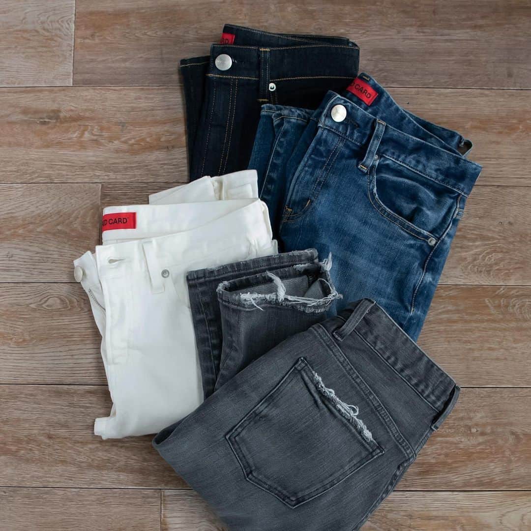 のインスタグラム：「.﻿ ﻿ RED CARD DENIM👖﻿ ﻿ ﻿ #redcardtokyo#redcard#redcarddenim#denim#ootd#intheknowgl#デニム#レッドカード#レッドカードデニム#美脚デニム#ブラックデニム #グレーデニム #ホワイトデニム #フリンジ #大人カジュアル」