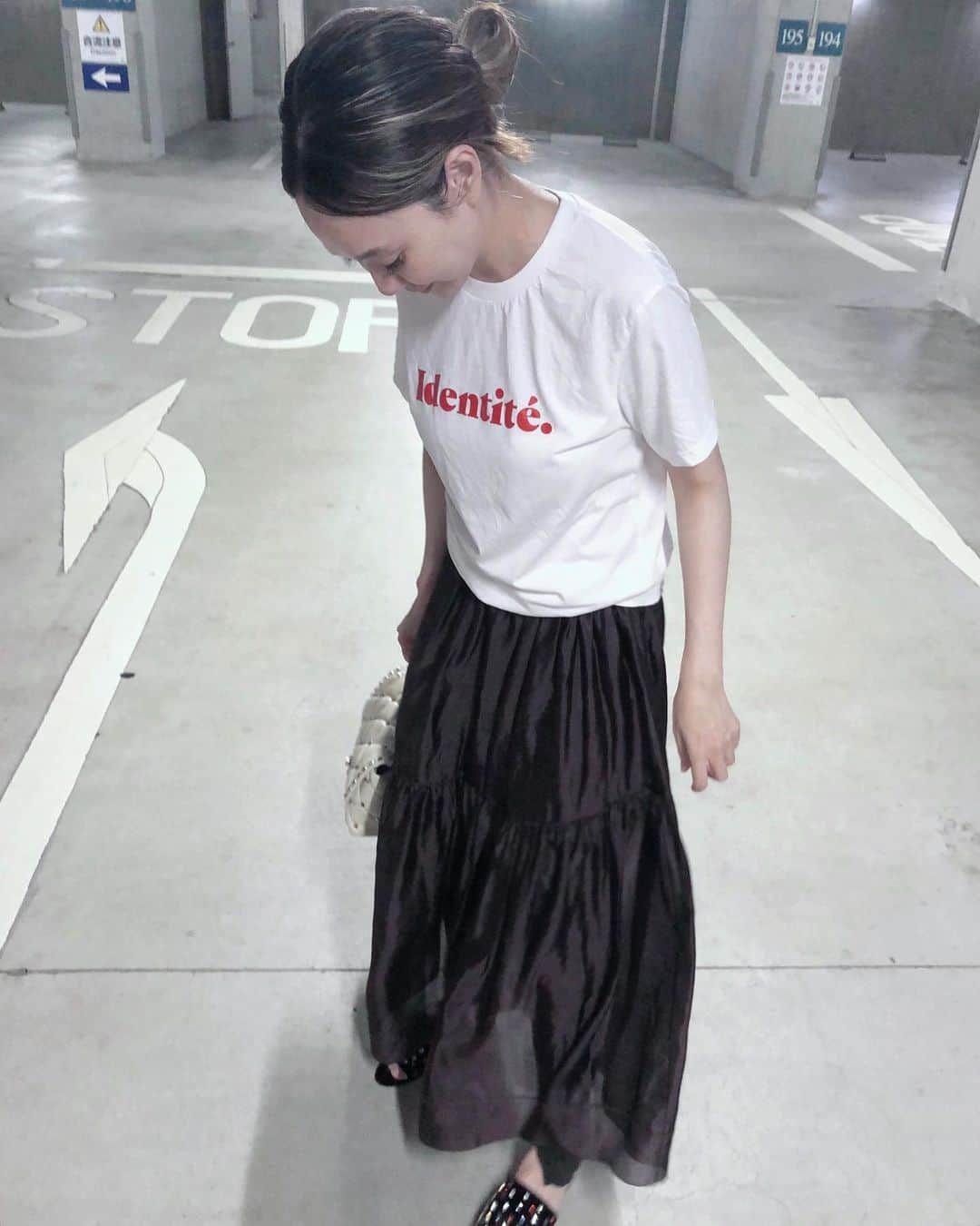 カオルコさんのインスタグラム写真 - (カオルコInstagram)「レギンスまる見えな服。 着る意味！？言われた。 あるからーーー。  #ootd #outfit #drawer #blamink #ninaricci #valentino #instafashion #大人女子 #きれいめカジュアル #今日のコーデ #ヘアスタイル」6月22日 19時00分 - ka_ruk_