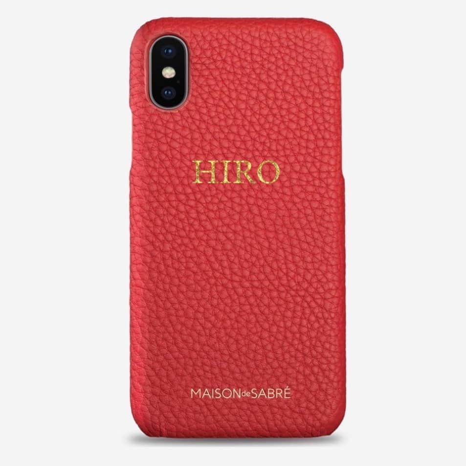 hirokoさんのインスタグラム写真 - (hirokoInstagram)「🌱2020.6.22（月）﻿ ✽.｡.:*・ﾟ #iPhoneケース﻿ ﻿ @maisondesabre #メゾンドサブレ のiPhoneケース届いた〜〜😆﻿ ﻿ 私の求めてたシンプルな赤のレザーケース﻿ やっぱりレザーのケースって素敵😍﻿ 赤も思ってた通りの色で大満足！﻿ ﻿ 無料で#パーソナライズ （刻印）してもらえるよ﻿ #オーダーメイド のiPhoneケース﻿ パーソナライズはゴールド&シルバーの2色から﻿ 4文字まで入れられますよ（3枚目画像）﻿ 私は本当にシンプルが良かったのでなし🤣﻿ ﻿ ワイヤレス充電にも対応してま〜す﻿ カラーバリエーションも豊富で迷うよ💦﻿ ﻿ #レザーiPhoneケース お探しの方﻿ チェックしてみてね👉🏻 @maisondesabre ﻿ ﻿ ﻿ ﻿ .........The end 📱﻿ #iPhoneケース #大人かわい #レザーケース﻿ ・﻿ ﻿」6月22日 19時03分 - hiropon0201