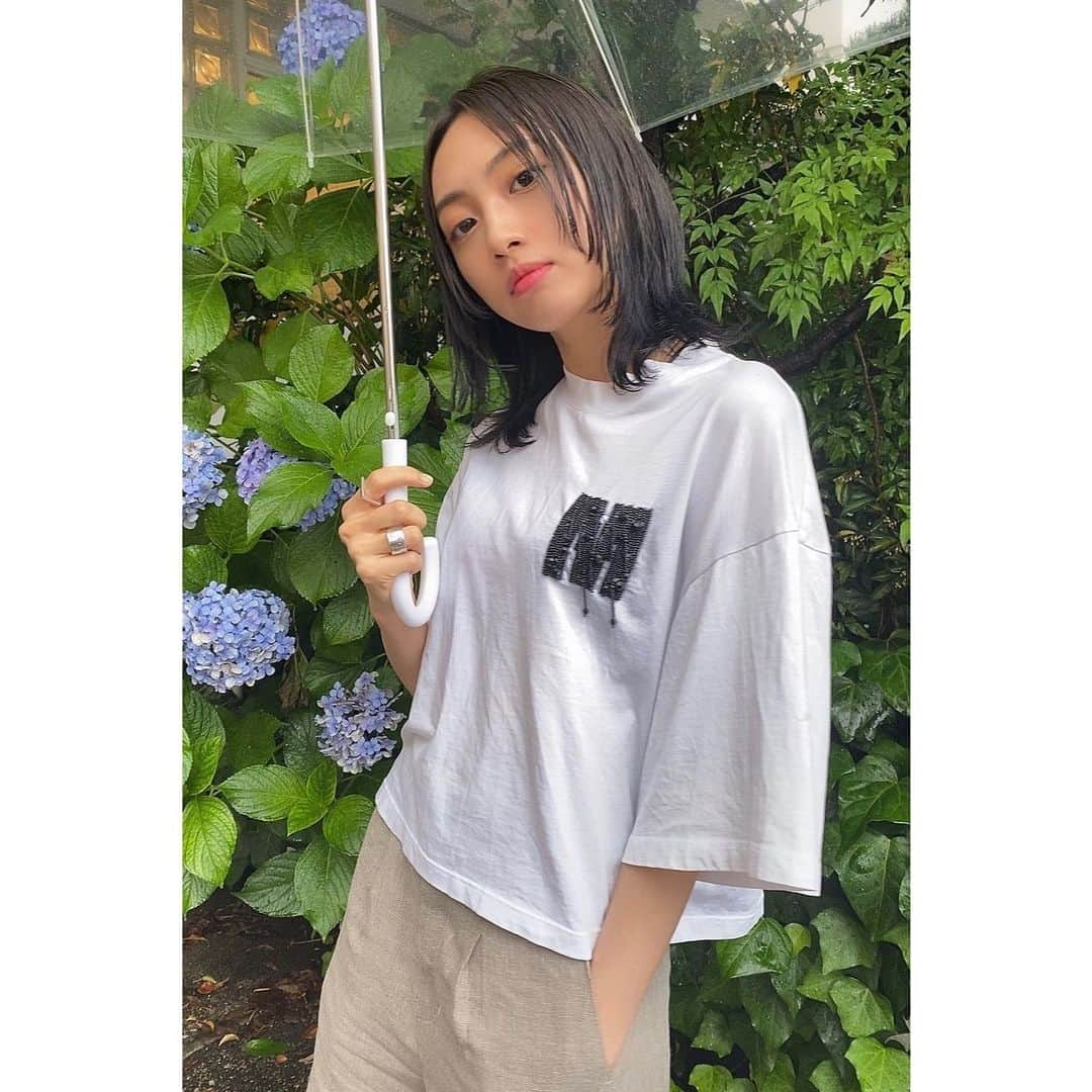 木﨑ゆりあさんのインスタグラム写真 - (木﨑ゆりあInstagram)「#雨だから #気持ちがブルーになりますよね #なので髪をブルーにしてみました #お顔もちょいブルー #ブルーって言いたいだけ  前髪と横毛をざくざくっと切ってもらったよ！！ うしろは伸ばし中。  @osakana_yuki  #lysa_yuki  #liquem_yuki  お願いしてたやつも届いて使うの楽しみっ！💙」6月22日 19時14分 - yuria_kizaki211