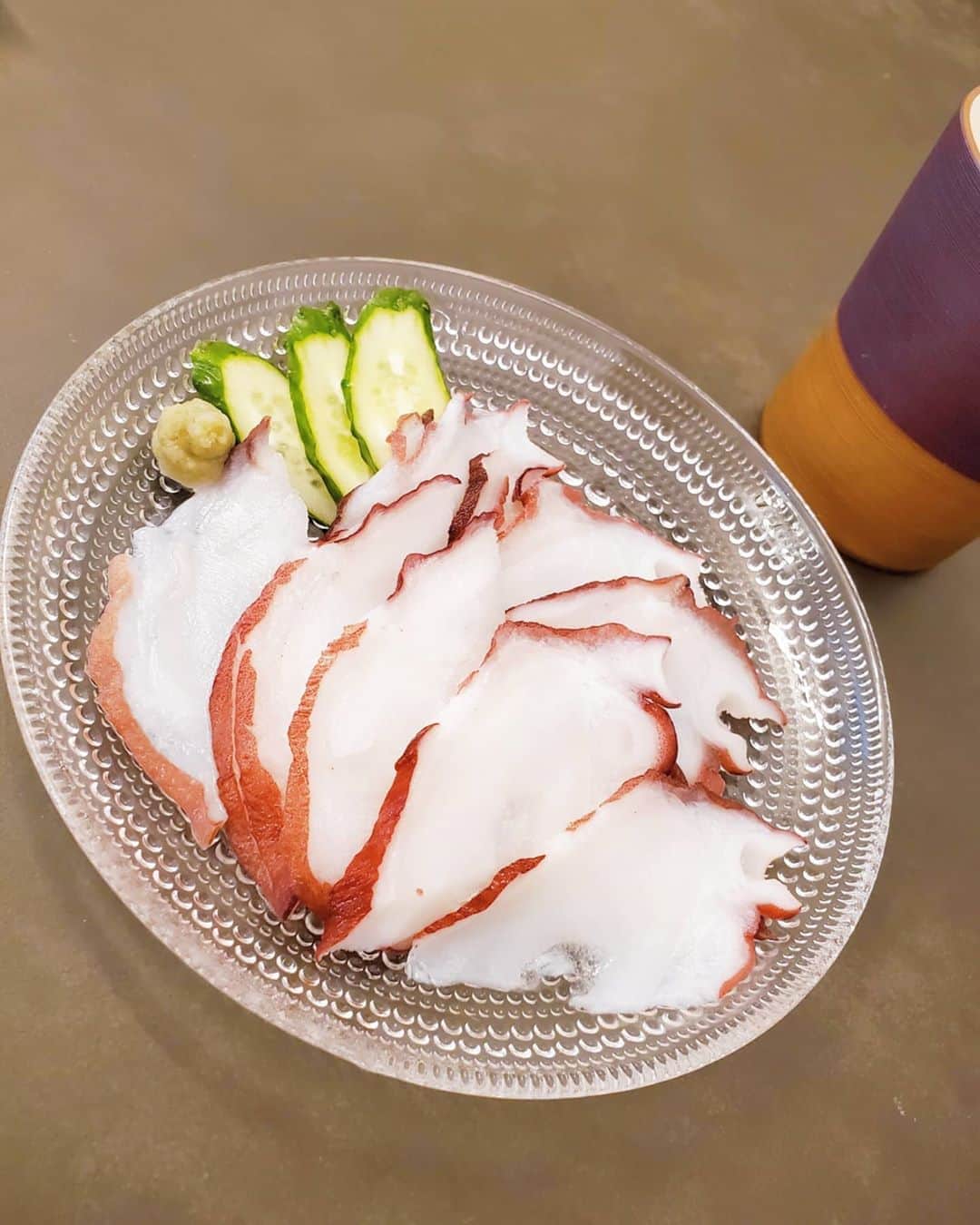 佐藤夏希のインスタグラム：「たこたこたこたこ🐙 楽しみにしてたお魚屋さんの玉手箱が届きました❤️😚 こんなに入ってて¥3500円😳😳😳 逆に申し訳ないくらい😂💦❤️ * * 明日は特大ほっけを焼こうかな🐟 煮だこスライスを出したら旦那さん喜んでました🥰💓 綺麗な🐙たこ♡ 白身魚のフライはすばるんが絶対喜ぶだろうな💓🥰 美味しいもので溢れてる我が家♡ 食べるのが楽しみ🎀😊 食べることしか考えてない😂😂😂← * * * #おうちごはん#お魚屋さんの玉手箱 #たこ#ほっけ#明太子#豊かな食卓#お家ご飯 #玉手箱#男の子ママ#食育#幼児食#2歳#babyboy#octopus#🐙#刺し身#お刺身#マタニティ#マタニティライフ#妊娠記録#妊娠中#妊娠後期」