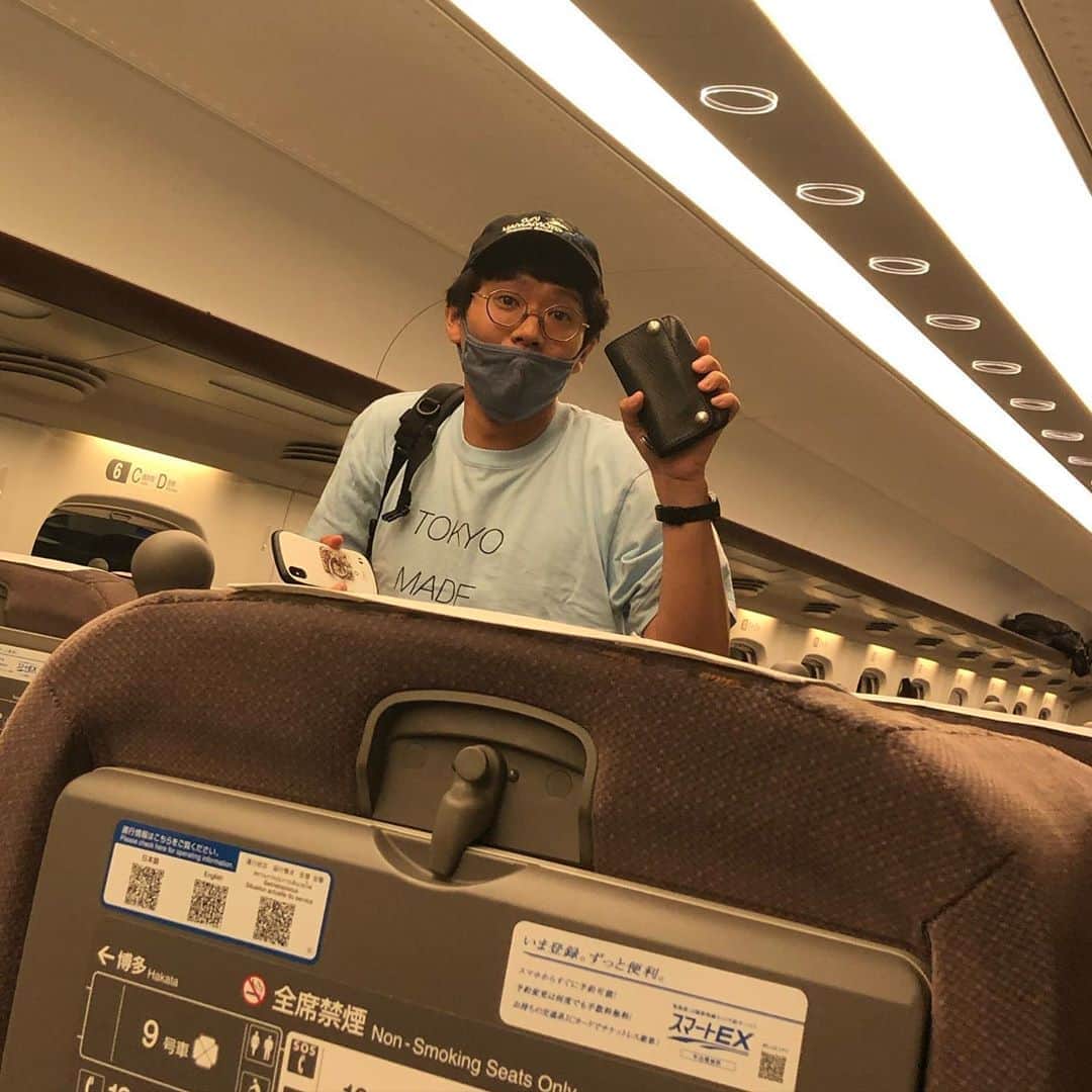 井上公造さんのインスタグラム写真 - (井上公造Instagram)「新幹線車内で、ミキの亜生くんを発見‼️大阪からの仕事戻り。実は、今日の昼、新大阪駅で兄の昂生くんと会ったばかり。今日から仕事復帰でした。それにしても、大阪への行き帰りでミキの2人に会うなんて、凄い確率‼️ #ミキ  #昂生  #亜生  #新幹線」6月22日 19時22分 - inouekozo39