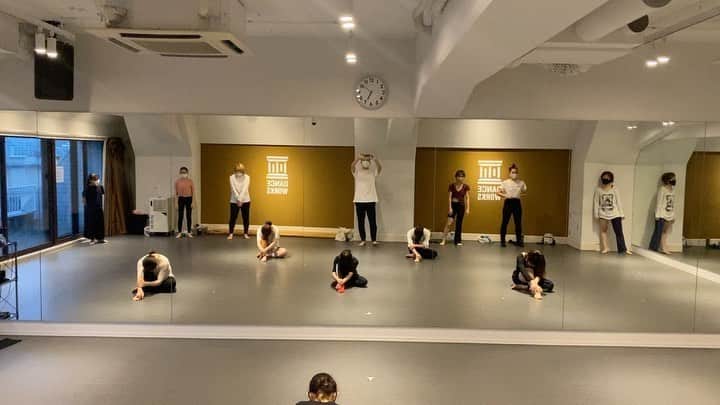 黒須洋壬のインスタグラム：「黒須洋嗣 JAZZ CLASS 2020.June.22nd @danceworks_jpn  @xross #iftheworldwasending  #jpsaxeftjuliamichaels  #dance #jazzdance  #mask #tokyo #japan」