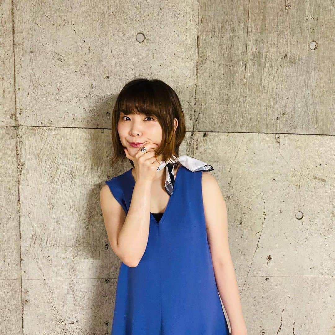 蒼山幸子さんのインスタグラム写真 - (蒼山幸子Instagram)「梅雨まっさかりで おしゃれもつらい 蒼山です。🐌🐅 突然ですが 明日のお昼ごろ みなさんに新しいお知らせ お届けしまっす。 同時に夜20時ごろから 久しぶりに インスタライブやろうと おもいますので、ぜひに。 楽しみにしていて くださいな。☂️🐕」6月22日 19時20分 - sachiko_aoyama