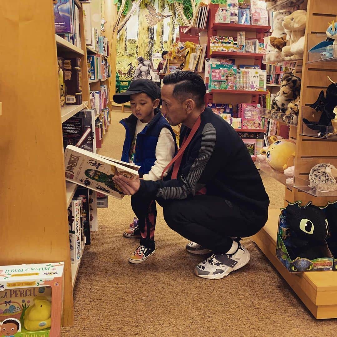 JAMOSAさんのインスタグラム写真 - (JAMOSAInstagram)「Happy Father’s Day🖤 You can be a father but it takes a real man to be a “Daddy”🦾💪🏾Thank you for always being true and spending time with our mini me! お父さんにはなれても、「パパ」になれるのはそう簡単じゃない🏡😎いつもミニミーと過ごしてくれてリアルなパパで居てくれて、ありがとう🇺🇸」6月22日 10時22分 - jamosa148