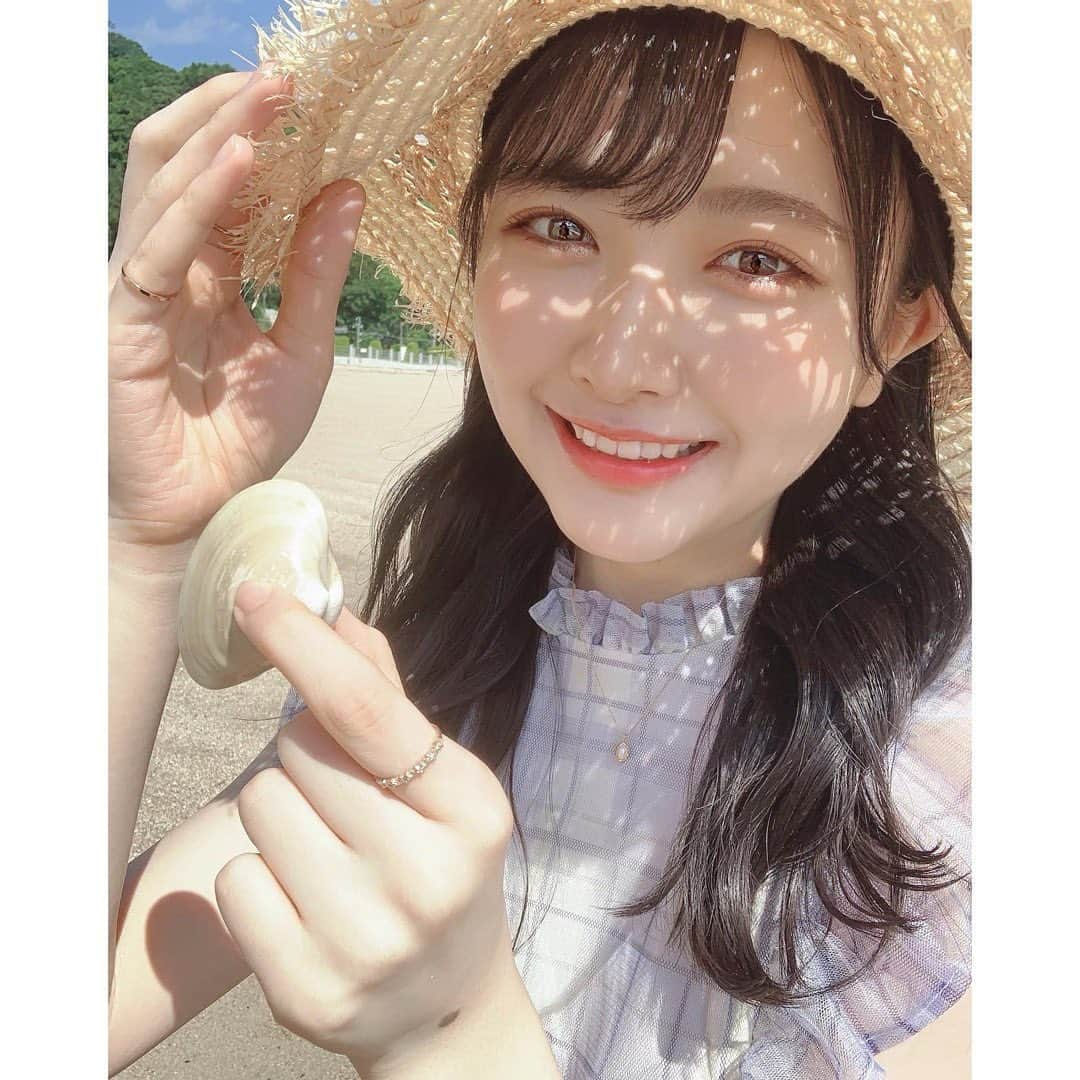 石田千穂さんのインスタグラム写真 - (石田千穂Instagram)「. めっちゃ綺麗な貝殻！🐚 #海 #sae #ootd #ootdfashion #ワンピース #tittyandco #帽子 #麦わら帽子 #milkfed #STU48 #石田千穂」6月22日 10時23分 - chiho_ishida