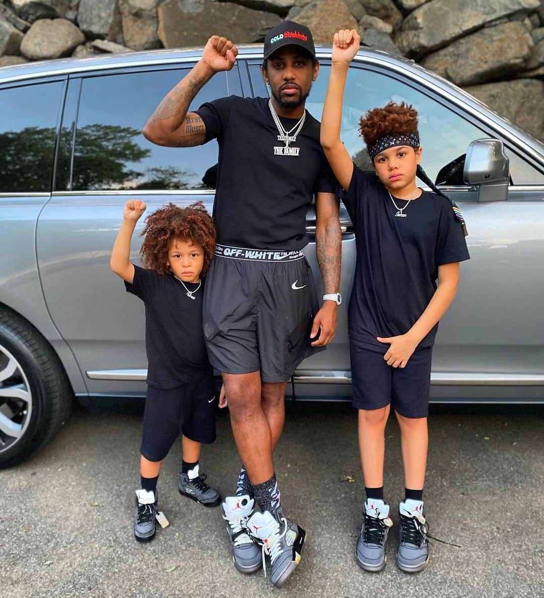 ファボラスのインスタグラム：「Happy Father’s Day to everyone from #TheFamily ✊🏾 @mrjonasjackson @iamprincejoso」