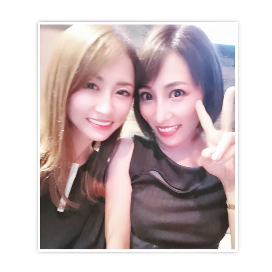 山上紗和 のインスタグラム：「せーーーの！！ なっっっちゃーーーーーーーーーん！！！！！ なっちゃん、いつもかわいい👧💕 誰かファブリックいこうー🥂✴️ #アプリで勝手にメイク #なっちゃん  #六本木キャバクラ  #fabric #キャバクラ #キャバ嬢 #かわいい」