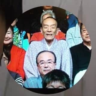野本かりあのインスタグラム：「お父さんLINE始めたってよ。 って事で、繋がったらアイコン最高だった🤣 （笑点マスターなので、何処に座ればテレビに映るかを知っているのだ）」