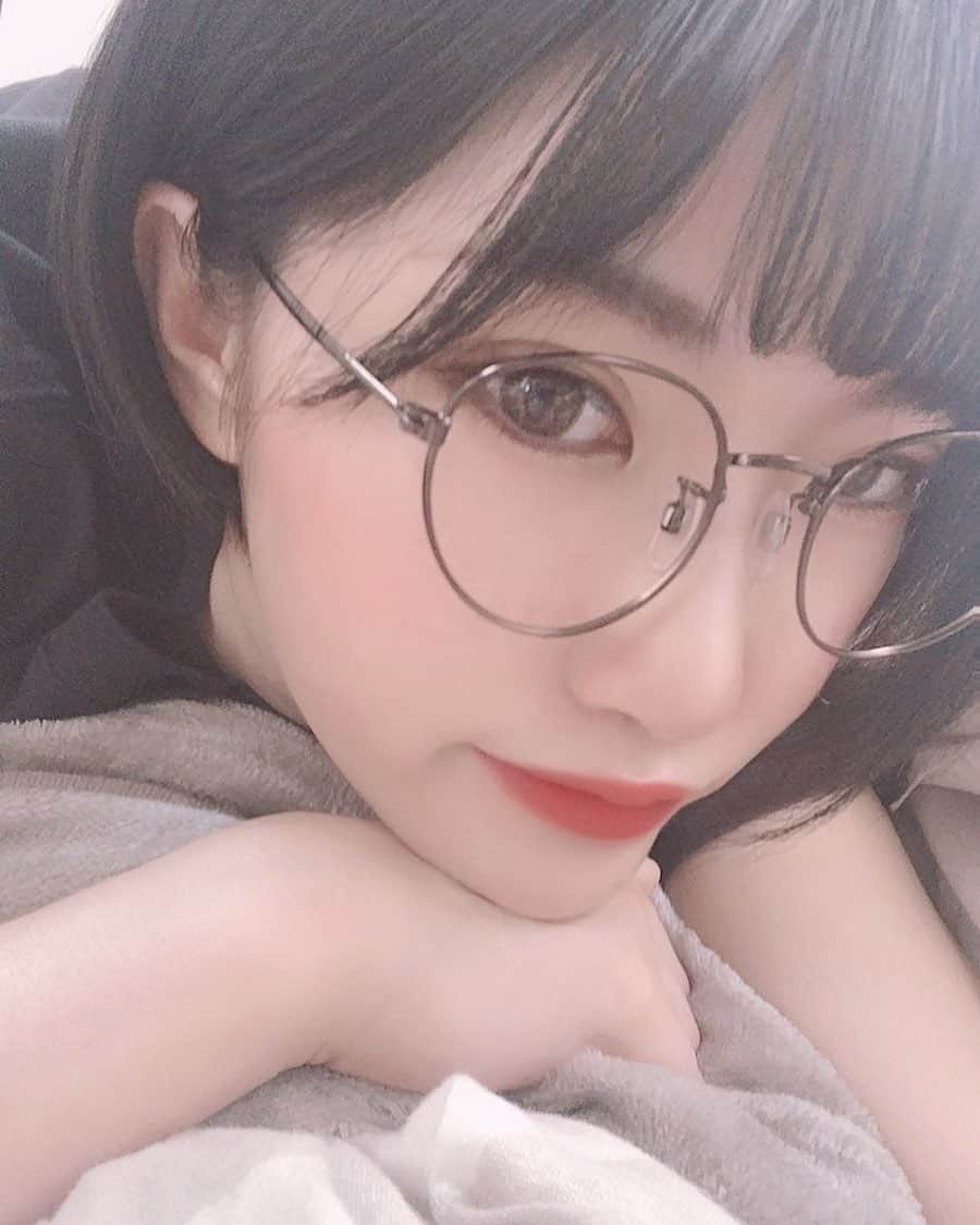 東条蒼のインスタグラム：「＊ ・ ・ 今週もがんばりましょーーう。 ・ ・ ・ 今日は、母が家にくるので、早くお家に帰ってお部屋を片付けなければ…。 ・ ・ さすがにこの仕事を知っているとはいえ、どうどうとAV置いてあったら、引くもんね、きっと。 ・ ・ ・  #東条蒼 #クルーズグループ #セクシー女優 #av女優 #メガネ女子 #黒髪 #ショートヘア #あおたん　#teamメレンゲ #followｍe #following #japan #girl #photooftheday #tagsforlikes #instalike  #台湾 #香港 #粉我 #拍照 #照片 #人像攝影」